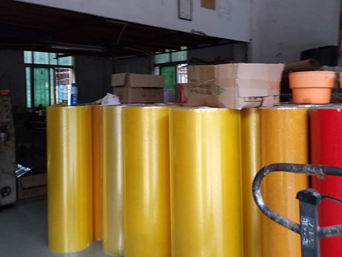 包裝(zhuāng)膠帶生産車(chē)間